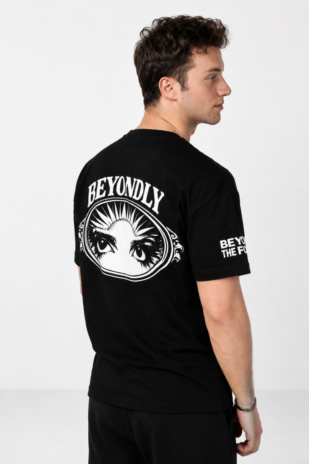 BEYONDLY WATCHER BOXY T-SHIRT