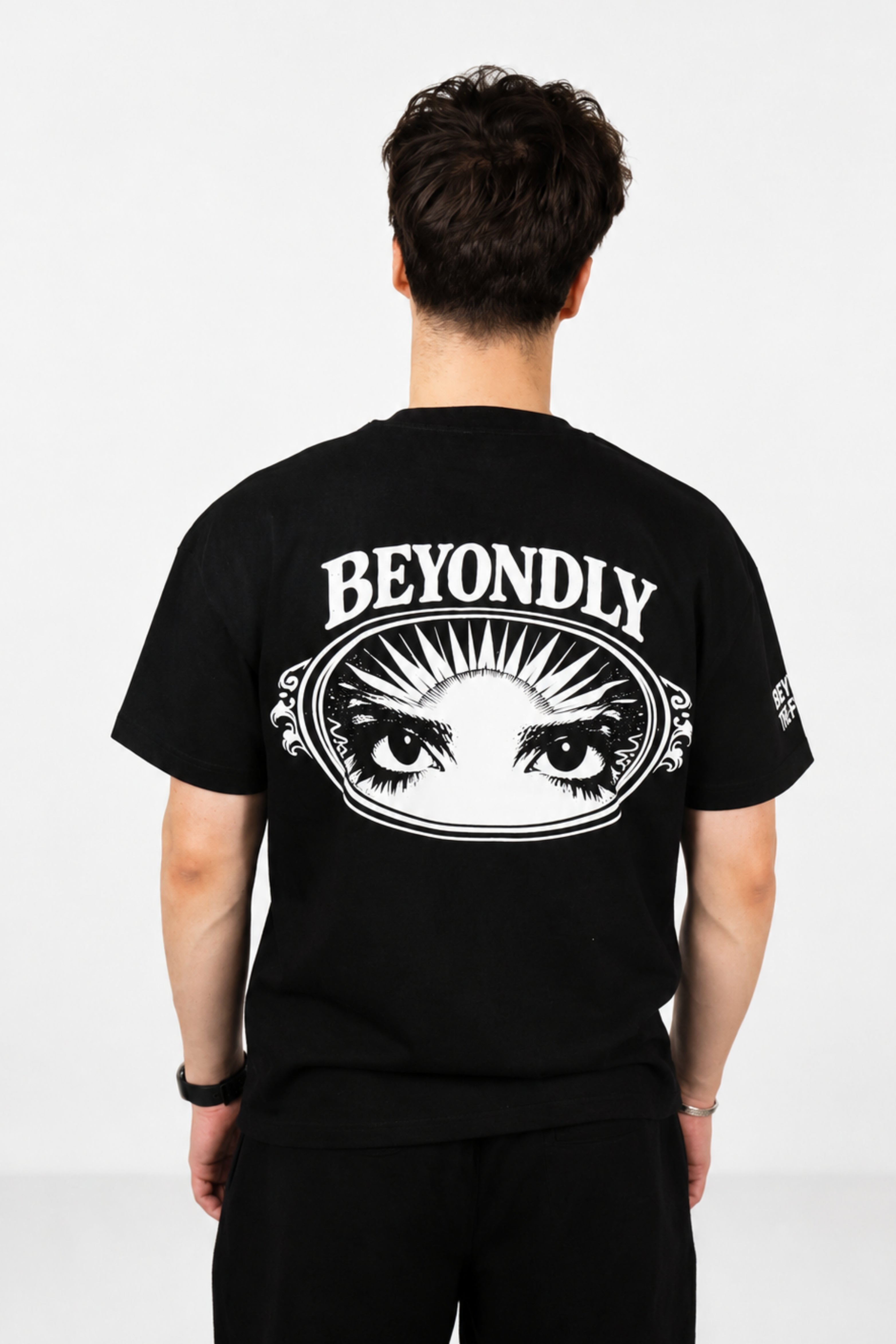 BEYONDLY WATCHER BOXY T-SHIRT